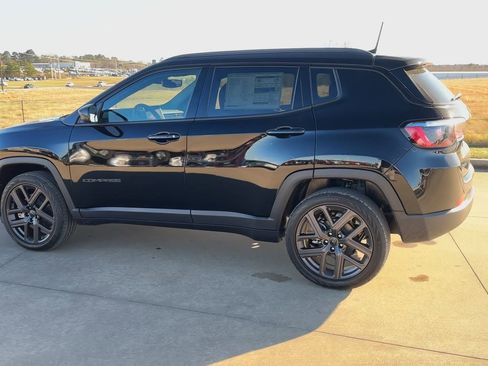 New 2026 Jeep Compass Latitude image 7