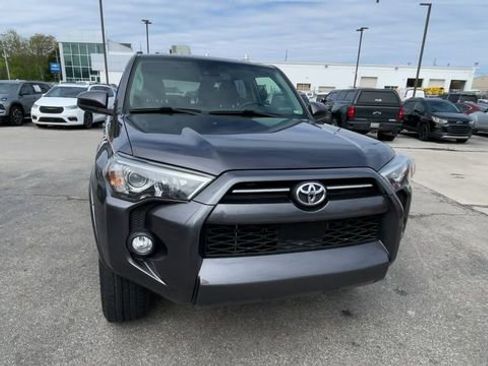 Used 2020 Toyota 4Runner SR5 AWD/4WD image 4