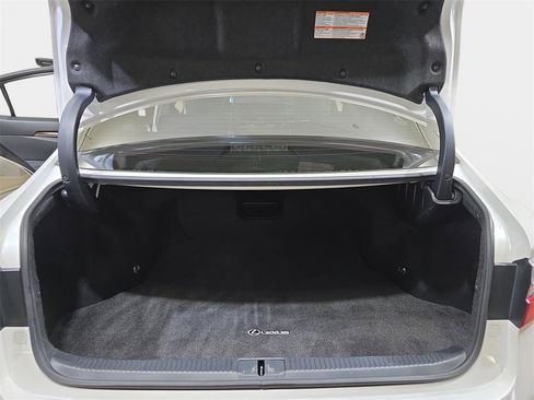 Used 2016 Lexus ES 350 w/ Luxury Package w/Wood Trim image 14