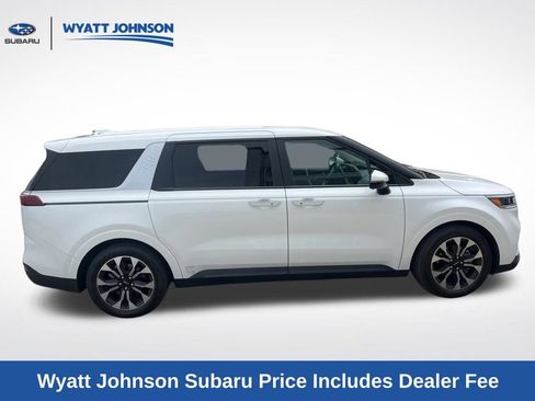Used 2022 Kia Carnival EX FWD image 3