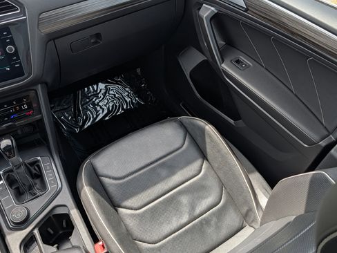 Certified 2022 Volkswagen Tiguan SEL R-Line AWD/4WD image 11