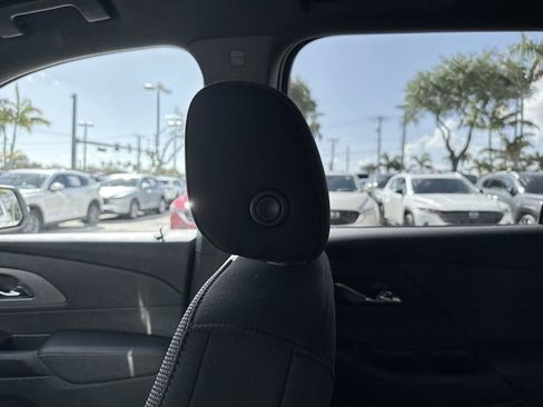 Used 2023 Chevrolet Traverse LT image 17