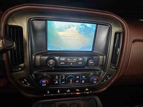 Used 2018 Chevrolet Silverado 1500 High Country RWD image 30