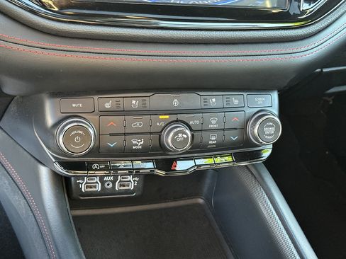 Used 2024 Dodge Durango GT image 24