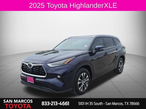 Used 2025 Toyota Highlander XLE FWD image 1