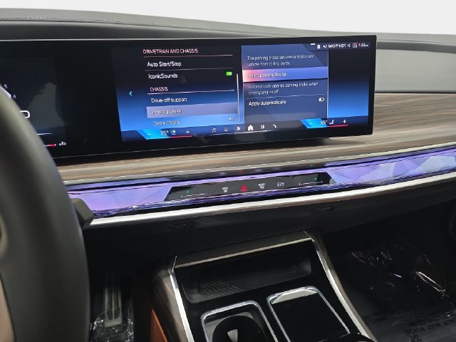 Certified 2025 BMW 760i xDrive AWD/4WD image 17