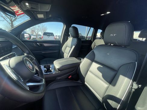 Used 2025 Buick Enclave Sport Touring image 20