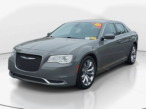 Used 2017 Chrysler 300 Limited image 6
