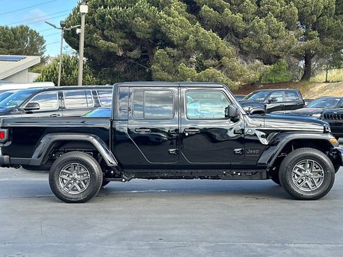 New 2026 Jeep Gladiator Sport image 3