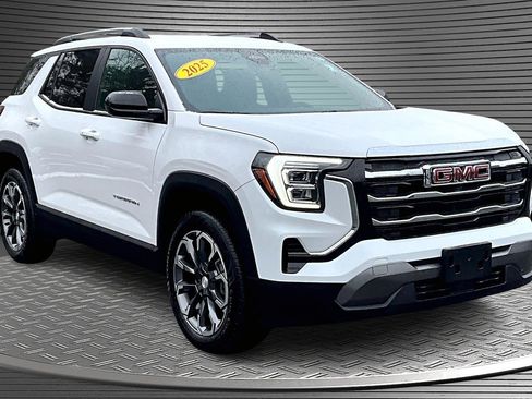 Used 2025 GMC Terrain Elevation w/ Elevation Premium Package image 1