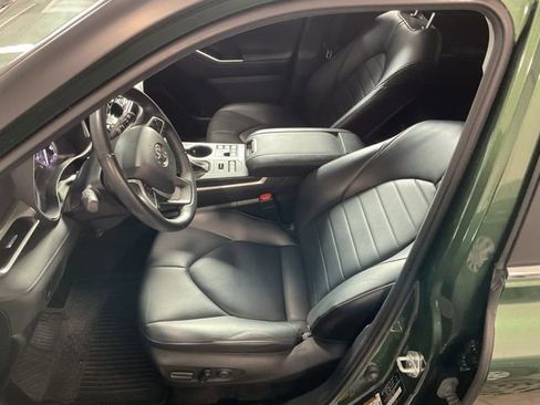 Used 2023 Toyota Highlander XLE image 11