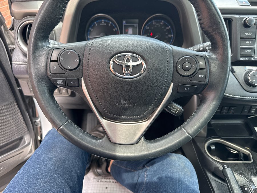 Used 2018 Toyota RAV4 XLE AWD/4WD image 25