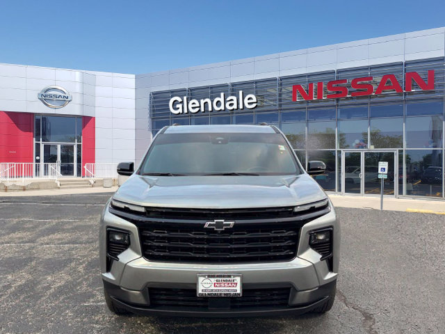 Used 2025 Chevrolet Traverse LT w/ Midnight/Sport Edition FWD image 2