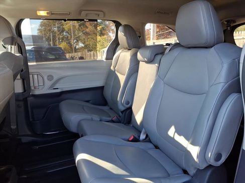 Certified 2024 Toyota Sienna XLE image 25