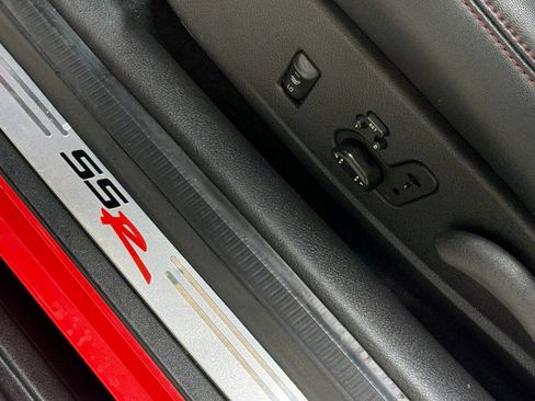 Used 2004 Chevrolet SSR w/ Preferred Equipment Group image 43