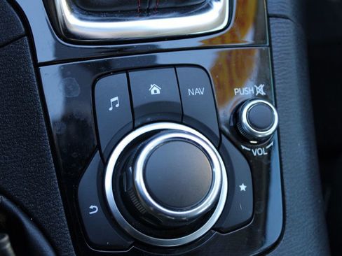 Used 2015 MAZDA MAZDA3 i Touring w/ Technology Package image 39