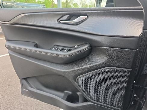 Used 2024 Jeep Grand Cherokee L Altitude AWD/4WD image 22