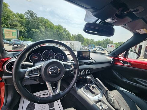 Used 2019 MAZDA MX-5 Miata RF Grand Touring RWD image 23