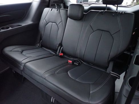 New 2026 Chrysler Pacifica Select image 14