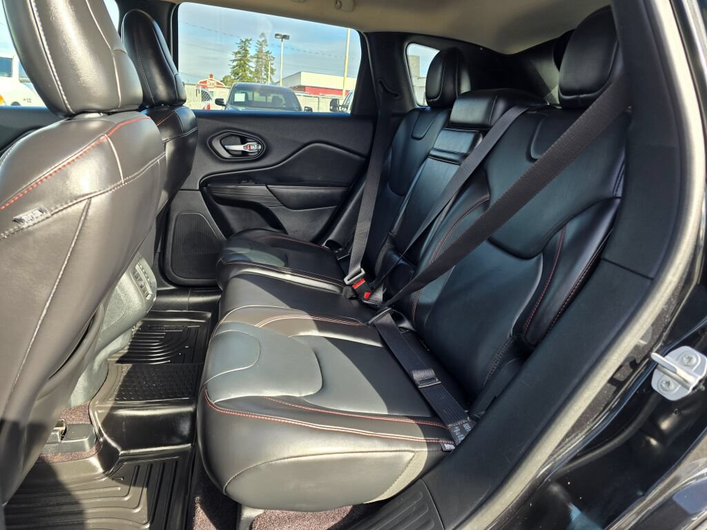 Used 2016 Jeep Cherokee Trailhawk w/ Leather Interior Group AWD/4WD image 14