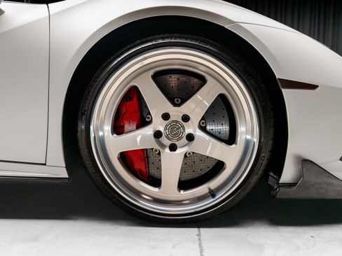 Used 2021 Lamborghini Huracan EVO RWD image 3