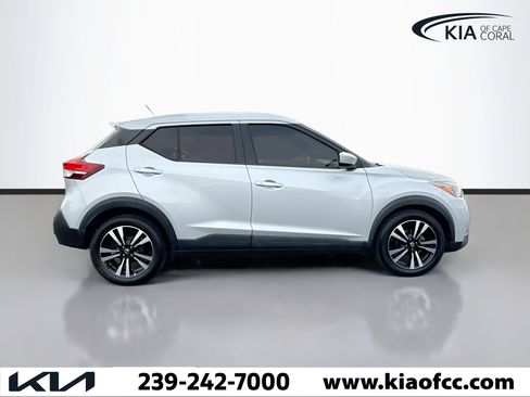 Used 2020 Nissan Kicks SV image 6