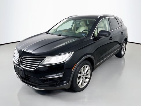 Used 2017 Lincoln MKC Select w/ Select Plus Package AWD/4WD image 3