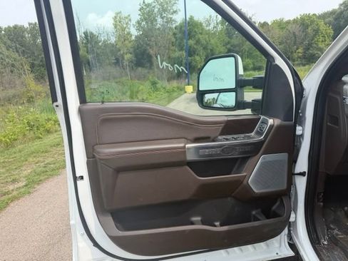 Used 2023 Ford F250 King Ranch AWD/4WD image 7