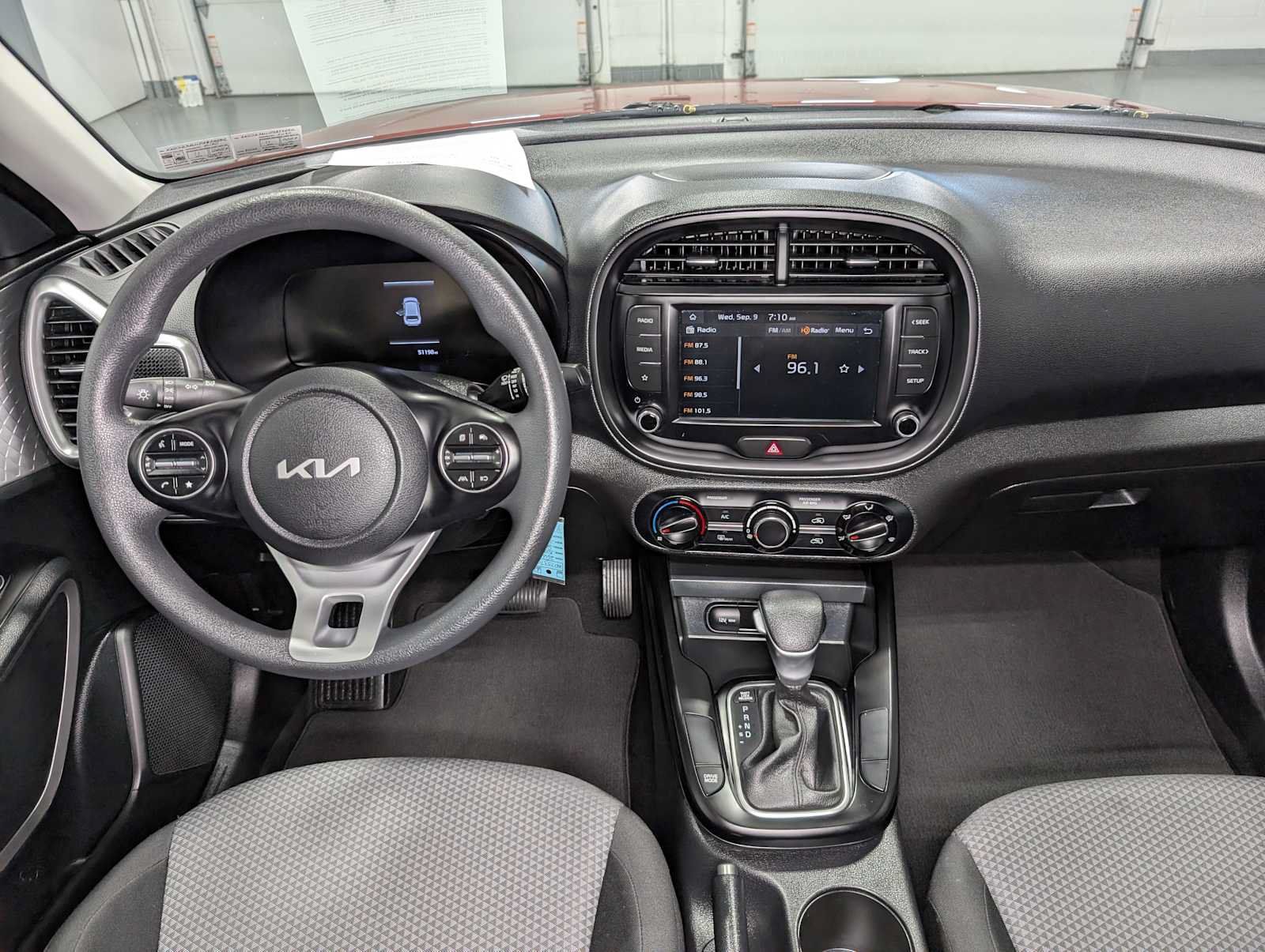 Certified 2023 Kia Soul LX w/ LX Technology Package FWD image 17