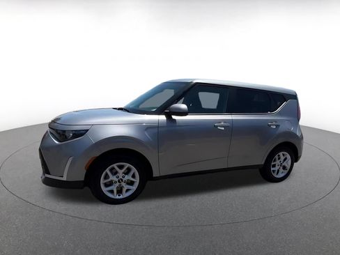 Used 2025 Kia Soul LX w/ LX Technology Package FWD image 8