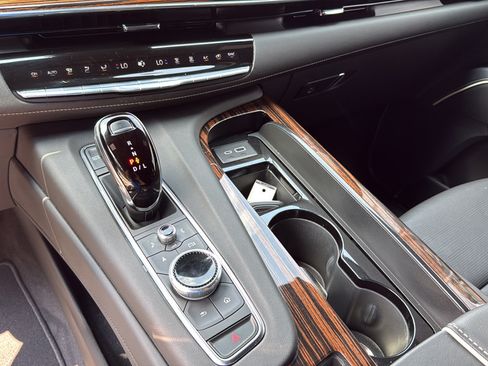 Certified 2024 Cadillac Escalade Premium Luxury w/ LPO, Floor Liner Package AWD/4WD image 45