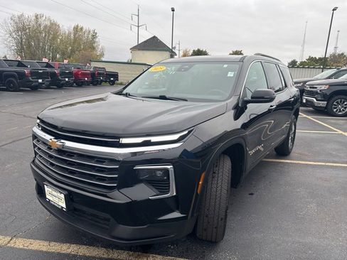 Used 2025 Chevrolet Traverse LT image 7