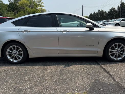 Used 2017 Ford Fusion SE w/ Equipment Group 601A FWD image 11