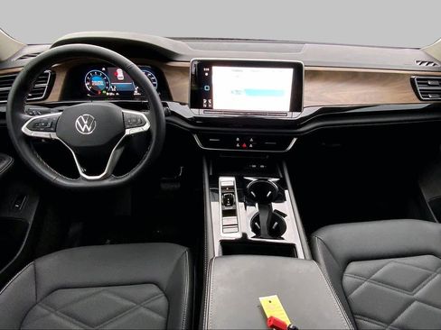 Used 2025 Volkswagen Atlas SE FWD image 15