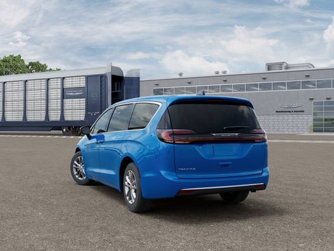 New 2027 Chrysler Pacifica Select FWD image 3