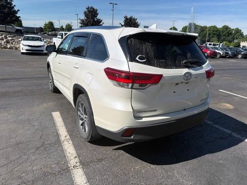 Used 2018 Toyota Highlander XLE AWD/4WD image 6