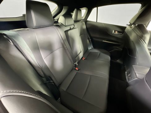 Used 2022 Toyota Venza XLE image 24