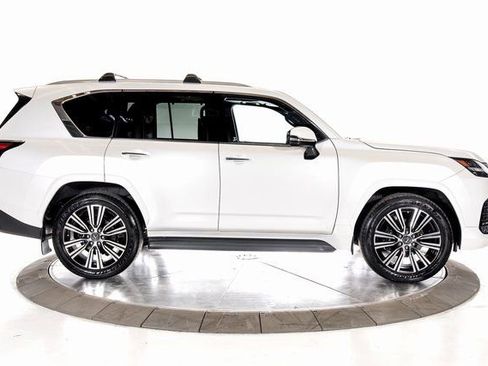 Used 2025 Lexus LX 600 4WD w/ Accessory Package (2T) image 9