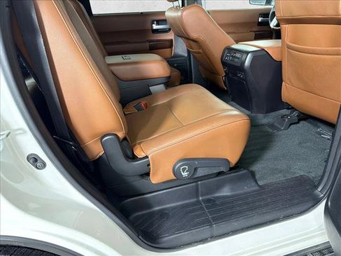 Used 2016 Toyota Sequoia Platinum RWD image 17