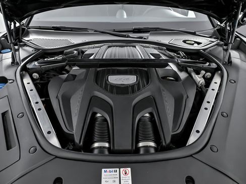 Used 2018 Porsche Panamera 4S image 17