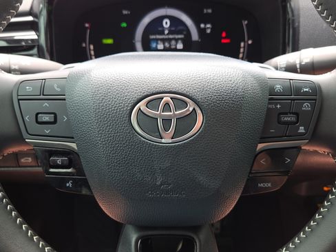 Used 2026 Toyota Camry SE FWD image 27