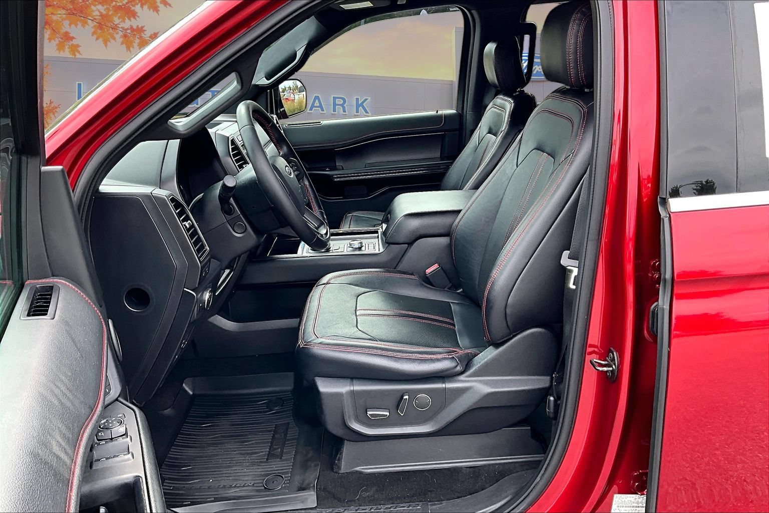 Used 2019 Ford Expedition Limited w/ Equipment Group 303A AWD/4WD image 21