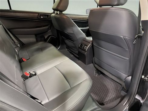 Used 2016 Subaru Outback 3.6R Limited image 33