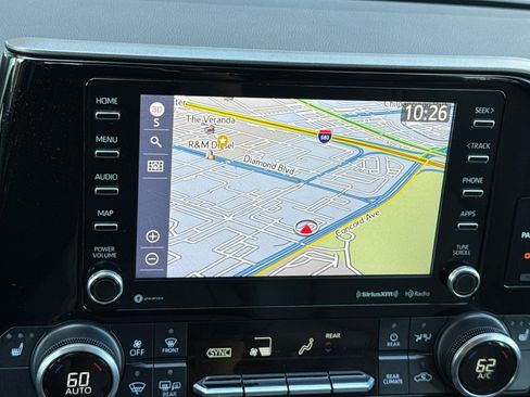 Used 2022 Toyota Highlander XLE AWD/4WD image 19