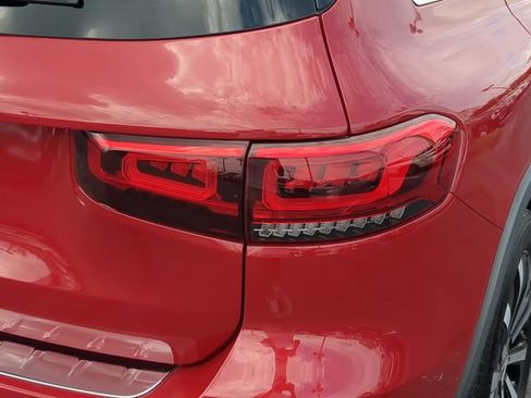 Used 2021 Mercedes-Benz GLB 250 image 11
