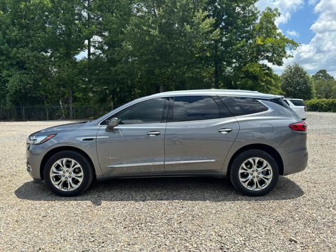 Used 2020 Buick Enclave Avenir w/ Avenir Technology Package FWD image 2