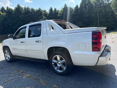 Used 2012 Chevrolet Avalanche LTZ image 4