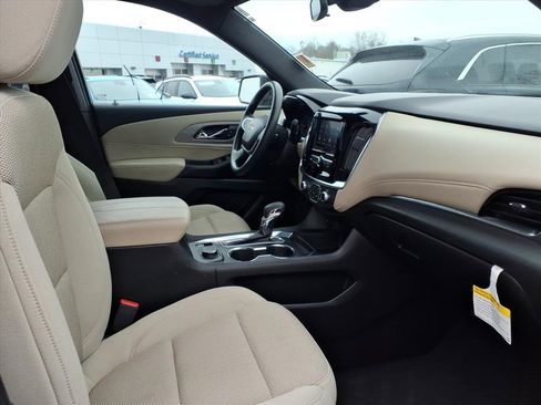 Used 2022 Chevrolet Traverse LS image 17