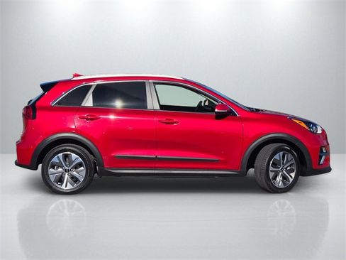Used 2022 Kia Niro EX image 3