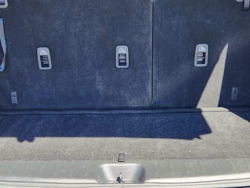 Used 2024 Nissan Pathfinder SV image 13